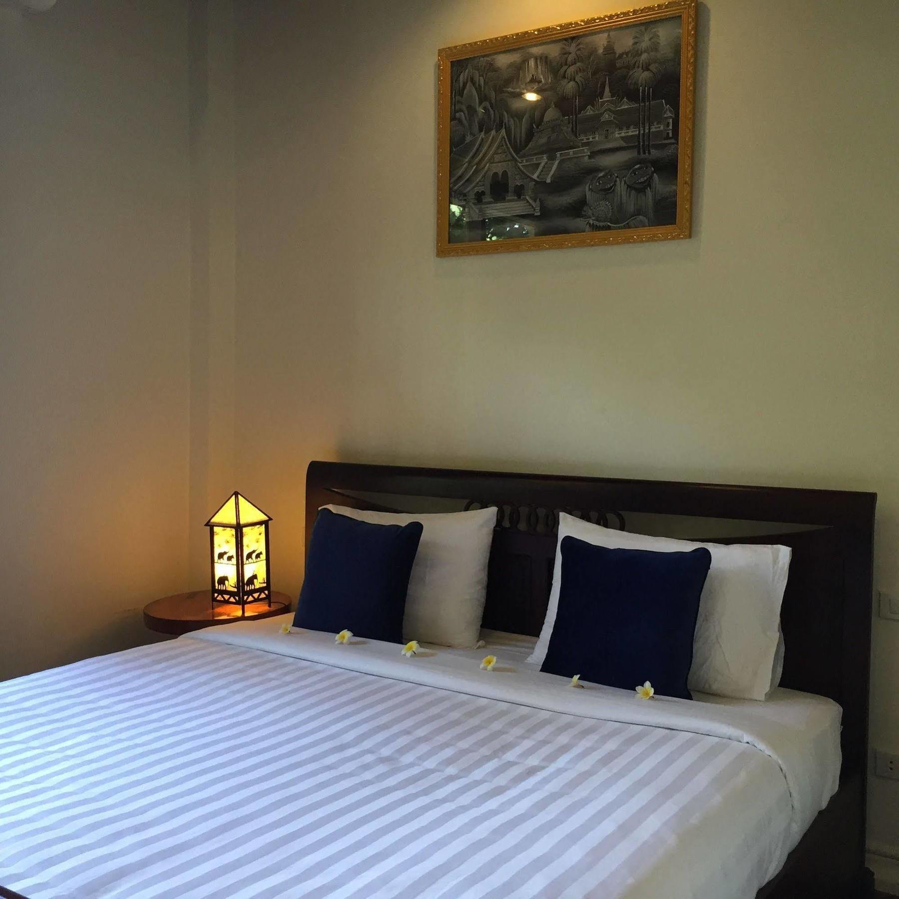 Luang Prabang Maison Vongprachan & Travel Hotel Екстериор снимка